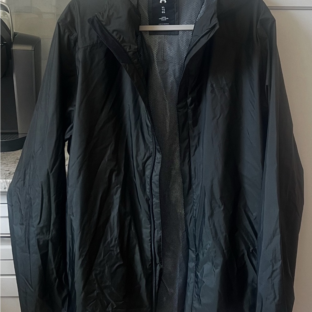 Under Armour Men's Black Raincoat